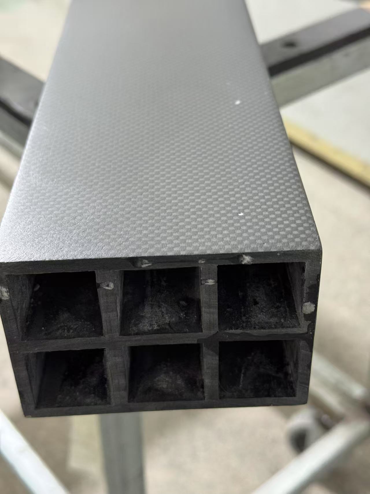 Six-chamber multi-chamber carbon fiber pipes, the carbon tubes of the support structure have more stable strength.